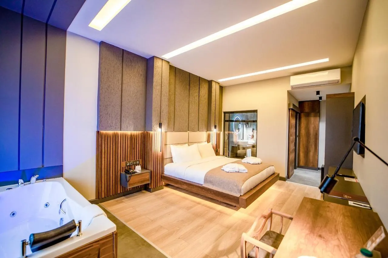(1300 m²), 4 Schlafzimmer und 1 eigene Badezimmer in Trabzon Stadtzentrum 4*,