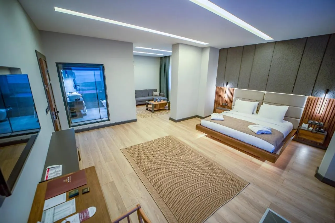 (1300 m²), 4 Schlafzimmer und 1 eigene Badezimmer in Trabzon Stadtzentrum Türkei