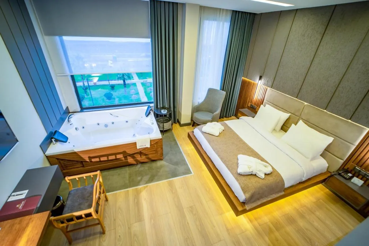 (1300 m²), 4 Schlafzimmer und 1 eigene Badezimmer in Trabzon Stadtzentrum 4*,